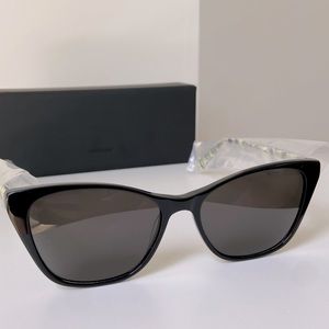 New Vera Wang Sunglasses - V496